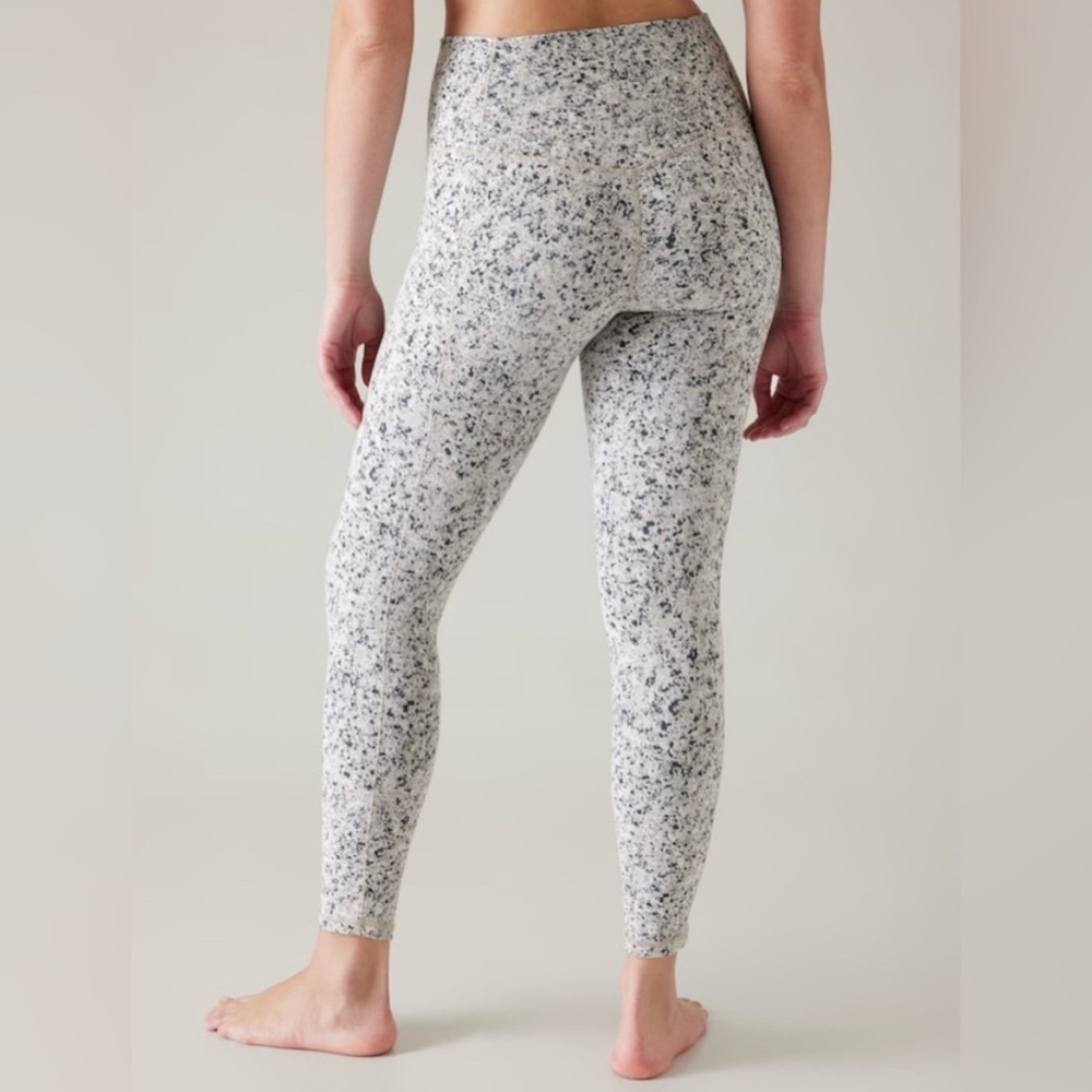 Athleta Salutation Stash Pocket Textured Tights, size XLT